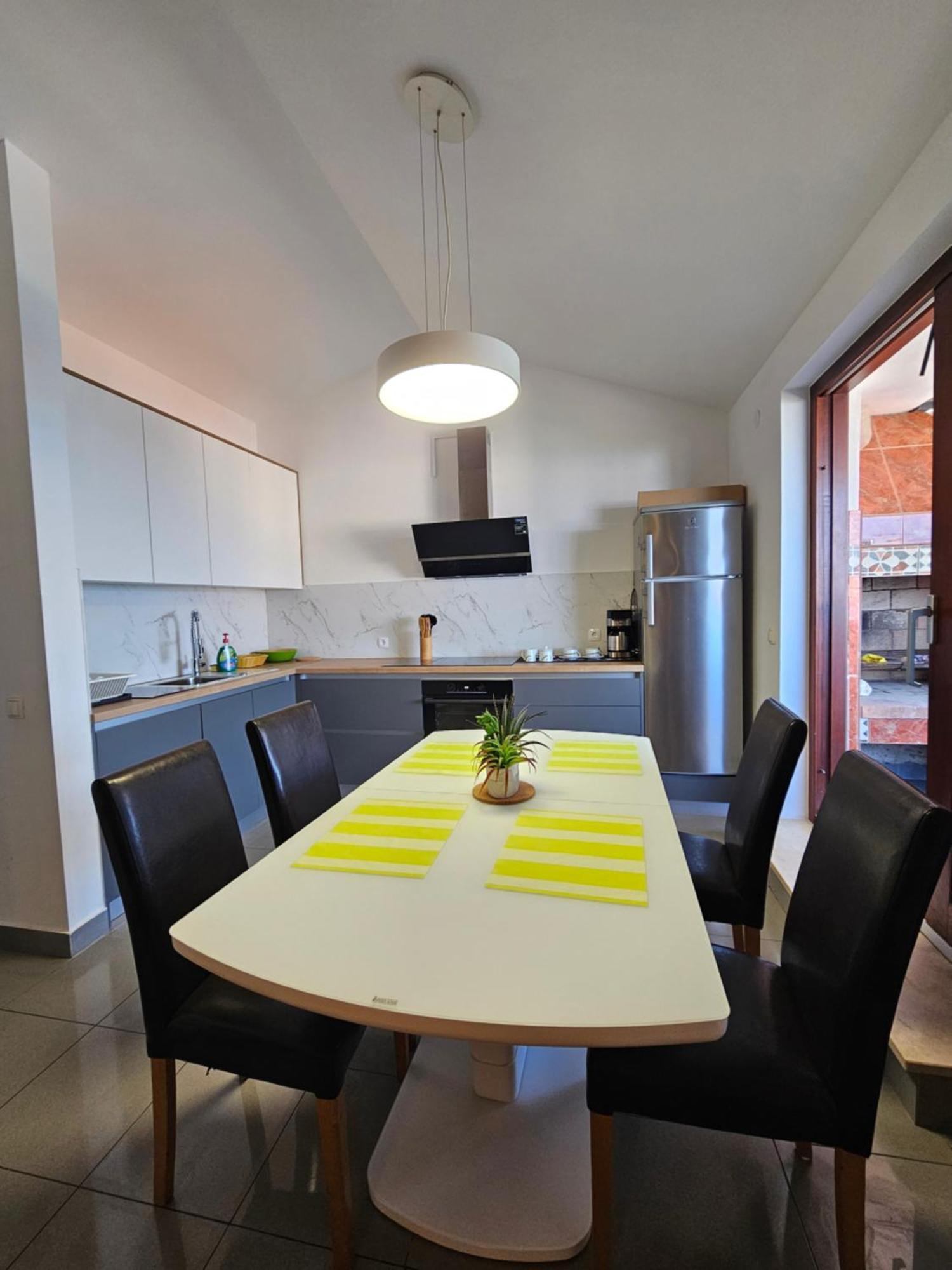 Apartman Sea View ヴァンタシチ エクステリア 写真