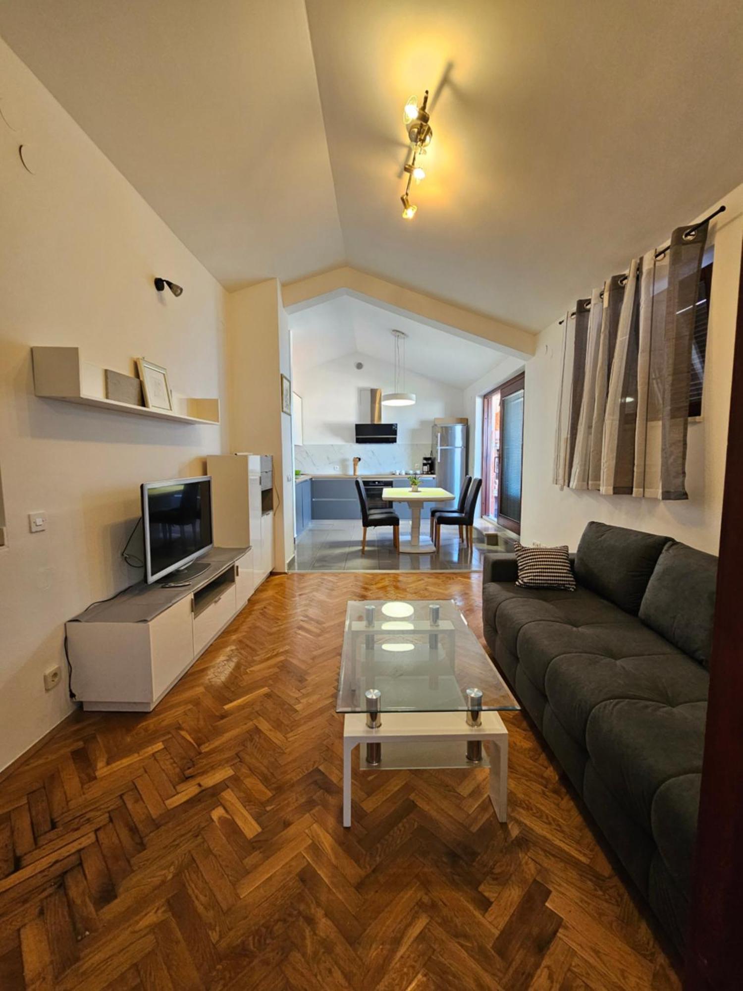 Apartman Sea View ヴァンタシチ エクステリア 写真